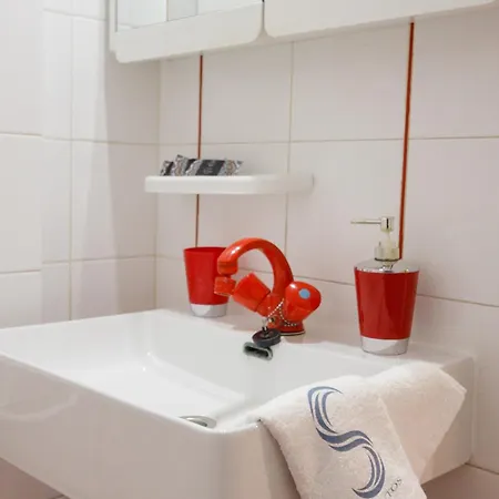 Santos Accommodotion