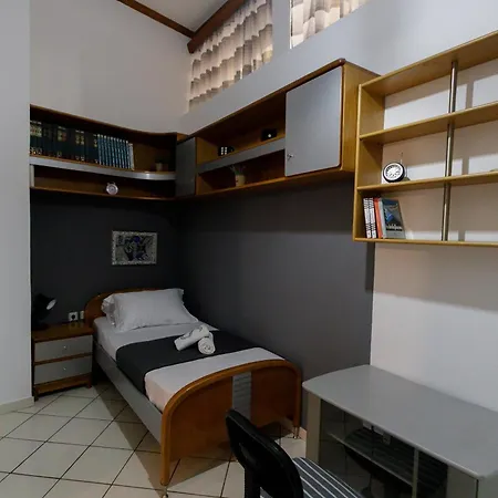 Santos Accommodotion * Ermoupoli